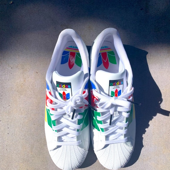 Addias - Picture 1 of 7